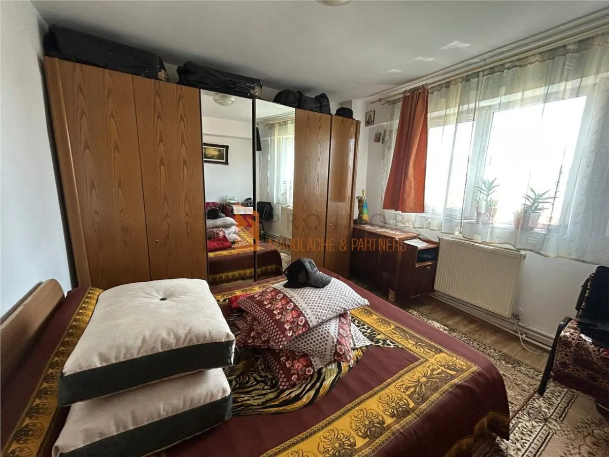 Apartament 3 camere cf1 decomandat zona Centru - foto 3