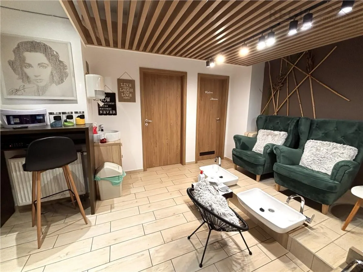 Spatiu 8 camere, 24 parcari si curte 900mp, in Brasov - foto 11