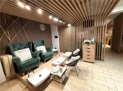 Spatiu 8 camere, 24 parcari si curte 900mp, in Brasov - foto 12
