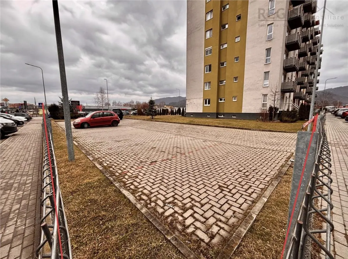 Spatiu 8 camere, 24 parcari si curte 900mp, in Brasov - foto 4