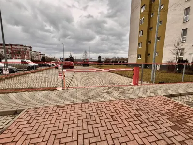 Spatiu 8 camere, 24 parcari si curte 900mp, in Brasov - foto 5