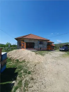 EXCLUSIVITATE! Casa cu teren zona Parscov - Parscov