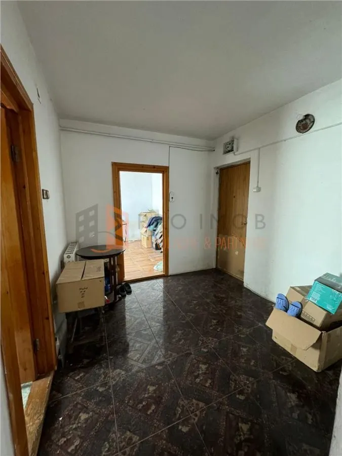 Apartament 3 camere cf1 decomandat zona Micro 3 - foto 3