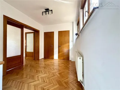 Casa de inchiriat in centru istoric ultracentral - foto 7