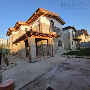 Casa de 4 camere , zona Tractorul - Brasov