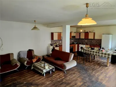 Casa in Centrul Prejmerului - foto 5