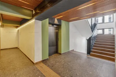Garsoniera moderna | Qualis 2 | 40 mp + balcon Tractorul Coresi - foto 12