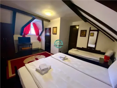 INCHIRIEZ PENSIUNE CU 7 CAMERE IN SIGHISOARA LA 800 MP DE CETATE - foto 16
