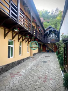 INCHIRIEZ PENSIUNE CU 7 CAMERE IN SIGHISOARA LA 800 MP DE CETATE - foto 3