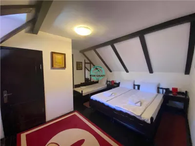 INCHIRIEZ PENSIUNE CU 7 CAMERE IN SIGHISOARA LA 800 MP DE CETATE - foto 9