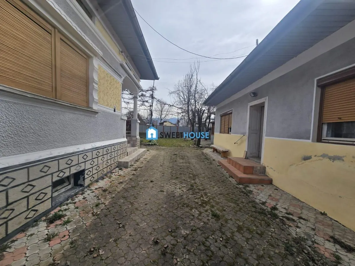 Casa cu doua corpuri si teren Lisa Jud Brasov - foto 3