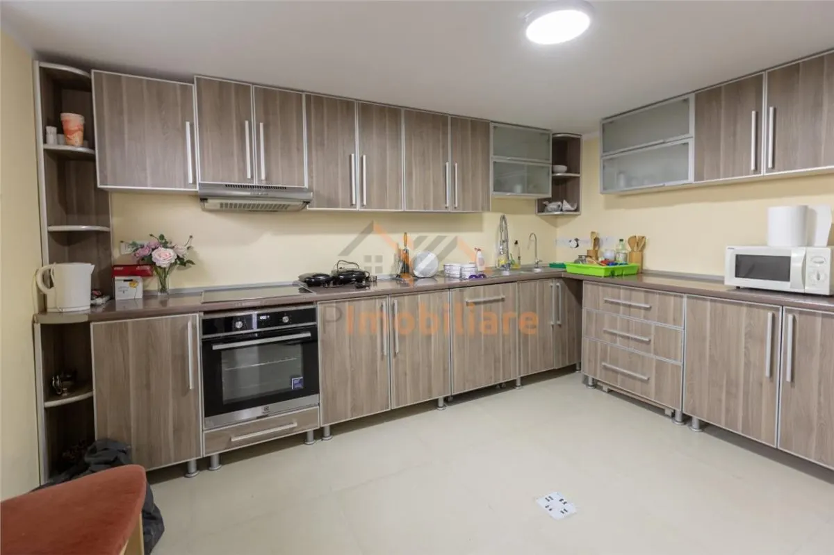 VILA DE INCHIRIAT | 11 CAMERE | 650 MP | ORADEA | BIHOR - foto 14