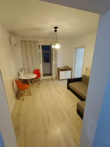 Apartament semidecomandat cu 3 camere si balcon - Podu Ros - 500EUR - Iasi