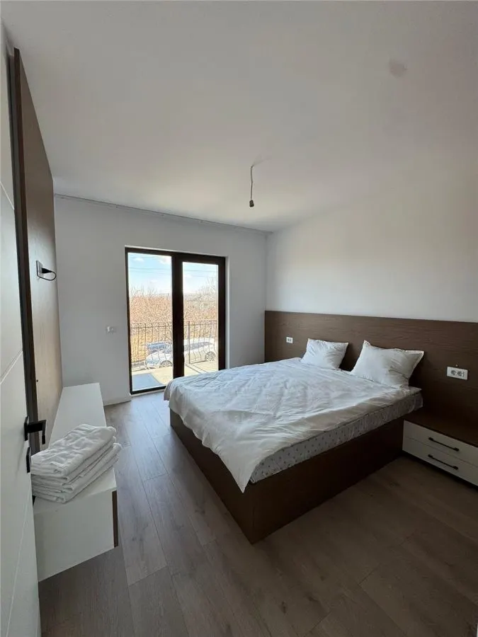 Casa moderna si spatioasa cu 4 camere si curte - zona Horpaz - 890EUR - foto 2