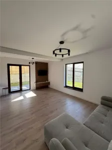 Casa moderna si spatioasa cu 4 camere si curte - zona Horpaz - 890EUR - foto 6