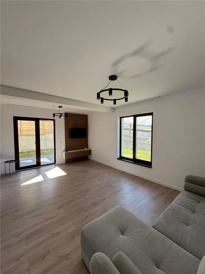 Casa moderna si spatioasa cu 4 camere si curte - zona Horpaz - 890EUR - foto 6