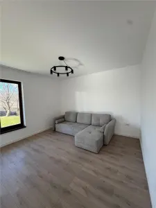 Casa moderna si spatioasa cu 4 camere si curte - zona Horpaz - 890EUR - foto 7