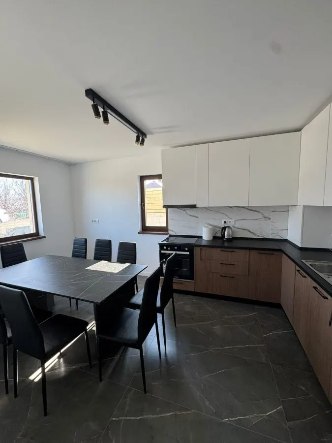 Casa moderna si spatioasa cu 4 camere si curte - zona Horpaz - 890EUR - foto 8