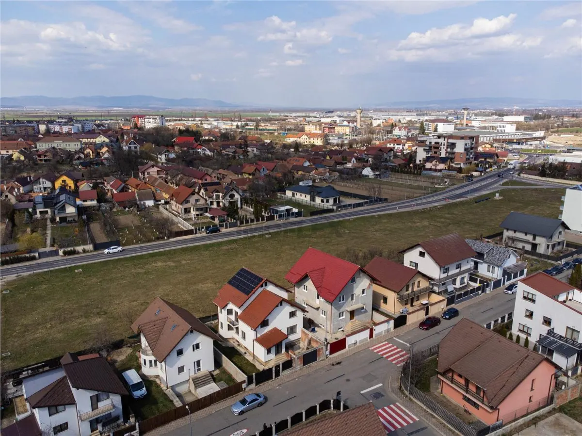 Casa spatioasa cu etaj si curte în Ghimbav - foto 2