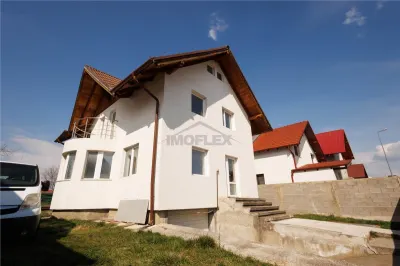 Casa spatioasa cu etaj si curte în Ghimbav - foto 3