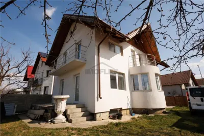 Casa spatioasa cu etaj si curte în Ghimbav - Ghimbav