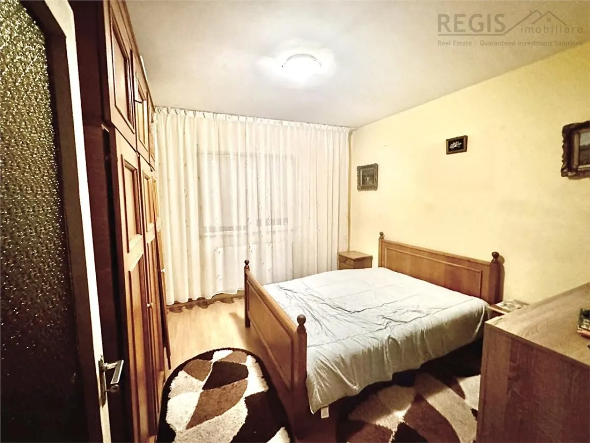 Apartament cu 3 camere , 2 bai si parcare -Profi Tractoru - foto 1