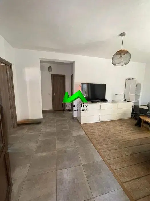 Casa de vanzare singur in curte Zona Cisnadie - foto 1
