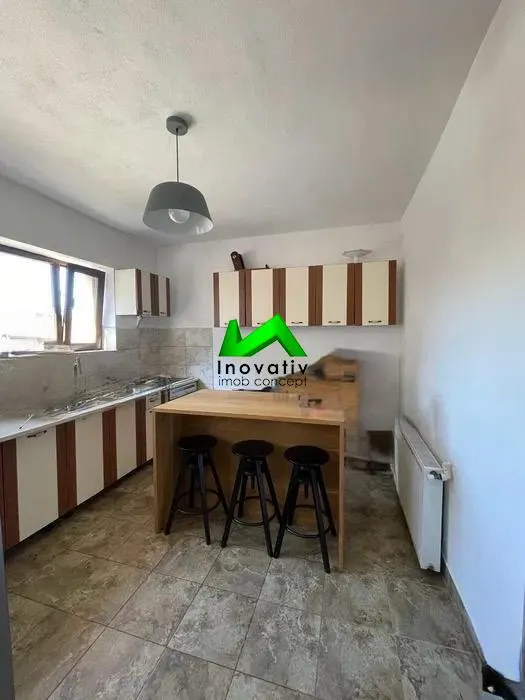 Casa de vanzare singur in curte Zona Cisnadie - foto 4