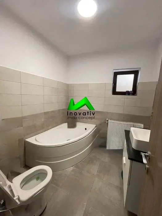 Casa de vanzare singur in curte Zona Cisnadie - foto 8