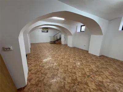 Spatiu comercial de inchiriat acces stradal - foto 3