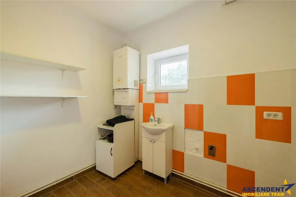 Casa pretabila: rezidential/ comercial/ servicii  Central, Fagaras - foto 15
