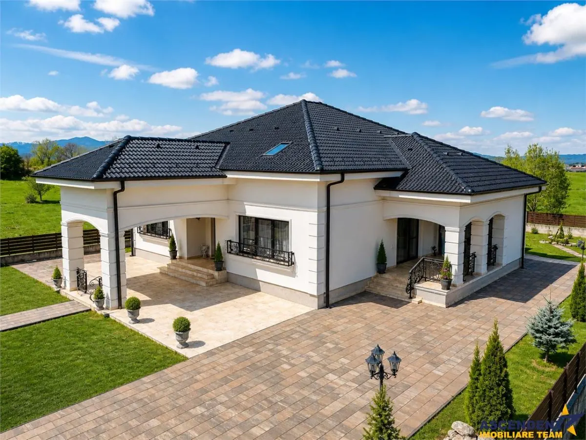 LUX Vila cu parc privat 1.250mp, spa, barbeque, privelisti pretioase, Rasnov - foto 1