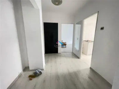 Decomandat- 2 camere, etaj 3, zona Nord - foto 4