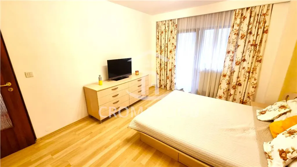 CromaImob - Inchiriere apartament 3 camere, zona Malu Rosu - foto 8
