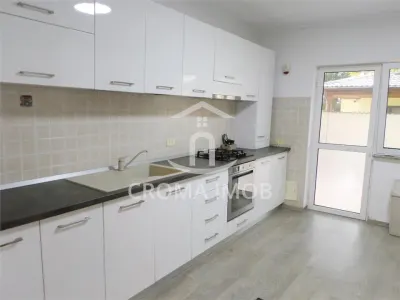 Inchiriere Casa 4 camere, curte proprie, cartier Mica Roma, Bucov - foto 6
