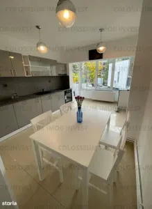 Apartament 4 camere, decomandat - zona Centru Civic - Brasov
