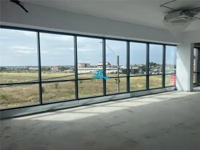 Vanzare centru comercial Otopeni, randament net 8%, constructie noua - foto 8