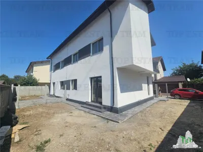 Vila cuplata 4 camere+mansarda in Rosu - Rosu