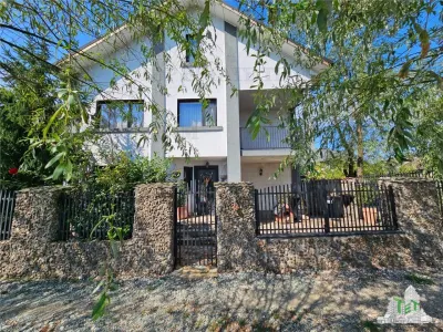 Vila superba, cu piscina, 970mp teren, D+P+E+M, gradina amenajata+pomi fructiferi cu toate utilitatile in Clinceni judet Ilfov - Clinceni