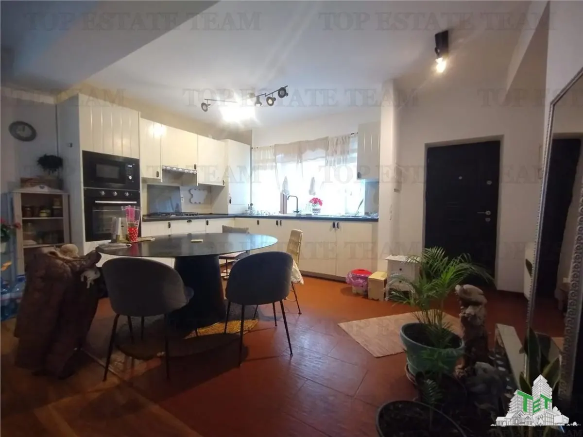 Casa spatioasa cu gradina in zona verde, cartier Green City, comuna 1 Decembrie - foto 2