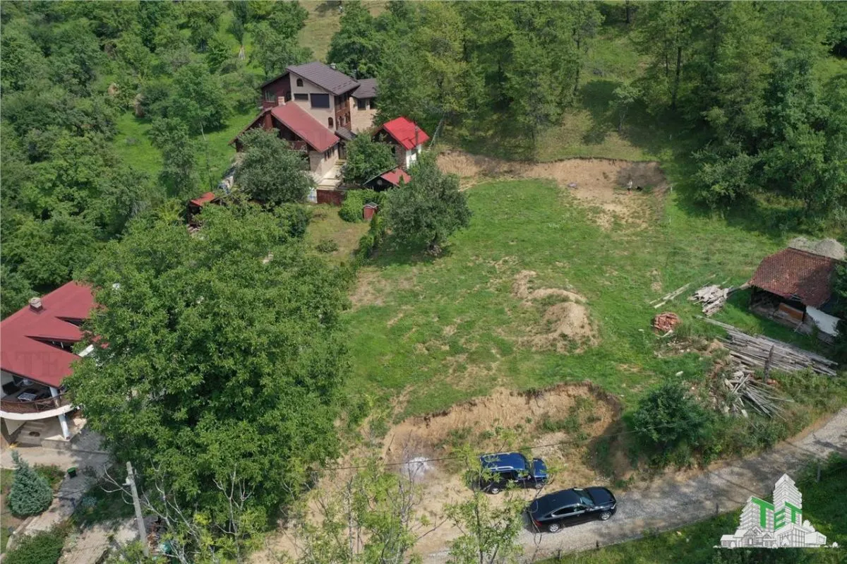 Teren intravilan pentru investitie turistica, 4000 mp, langa Club Vila Bran cu peisaj de poveste - foto 1