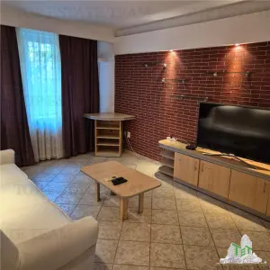 Apartament spatios cu 4 camere plus boxa accesibila din interior. - Bucuresti