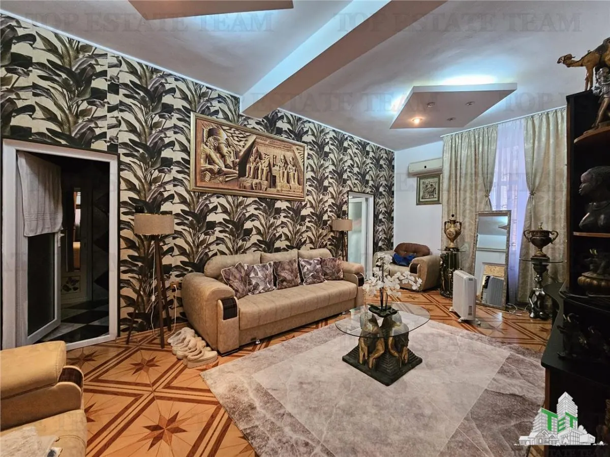 Casa spatioasa si versatila de vanzare in Eforie Nord - ideala pentru locuinta + afacere! - foto 1