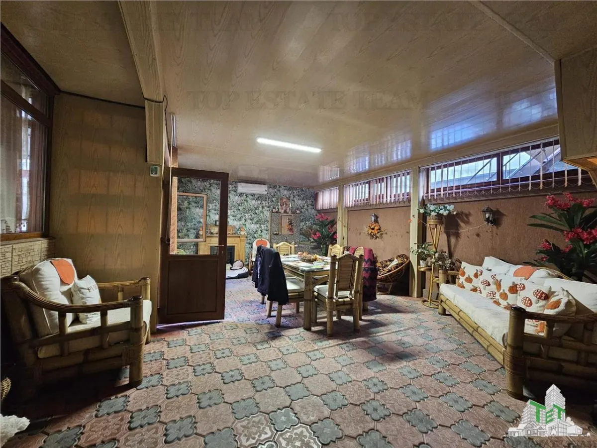 Casa spatioasa si versatila de vanzare in Eforie Nord - ideala pentru locuinta + afacere! - foto 14
