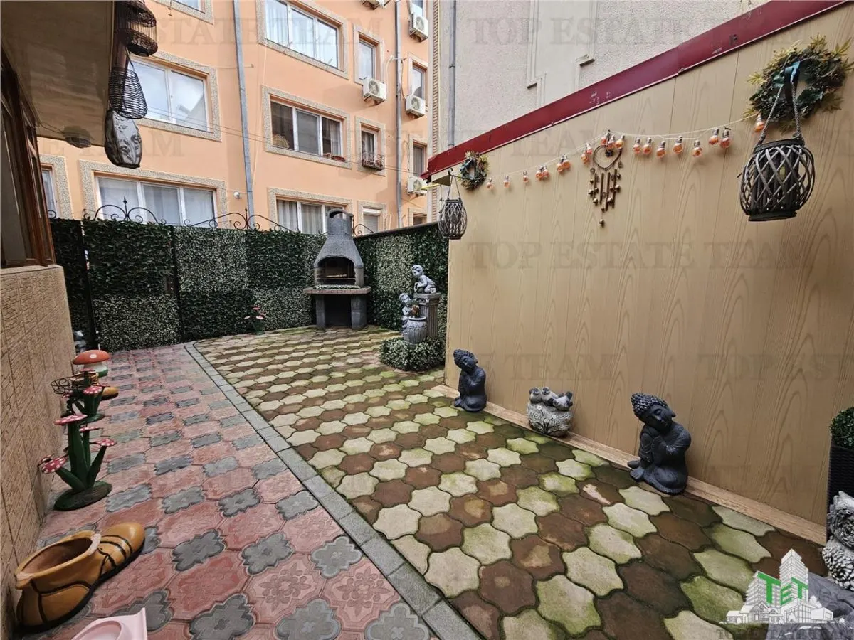 Casa spatioasa si versatila de vanzare in Eforie Nord - ideala pentru locuinta + afacere! - foto 16
