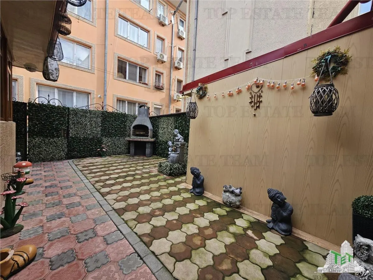 Casa spatioasa si versatila de vanzare in Eforie Nord - ideala pentru locuinta + afacere! - foto 18