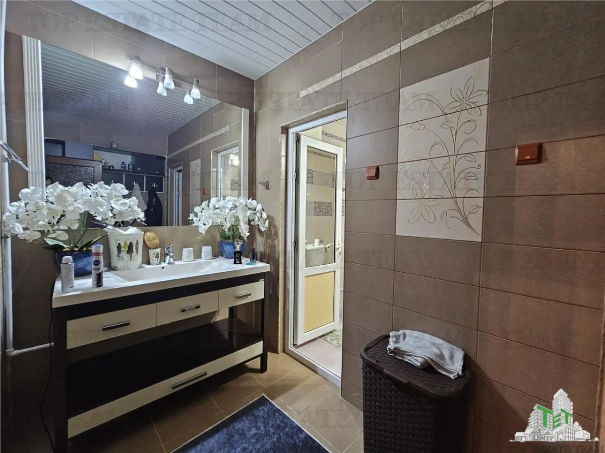 Casa spatioasa si versatila de vanzare in Eforie Nord - ideala pentru locuinta + afacere! - foto 23