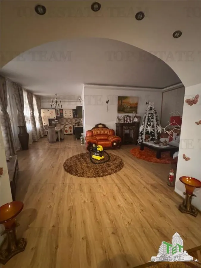 Casa spatioasa si versatila de vanzare in Eforie Nord - ideala pentru locuinta + afacere! - foto 25