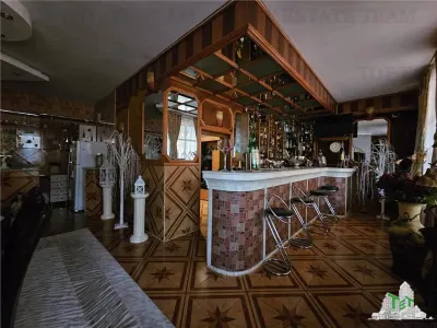 Casa spatioasa si versatila de vanzare in Eforie Nord - ideala pentru locuinta + afacere! - foto 5