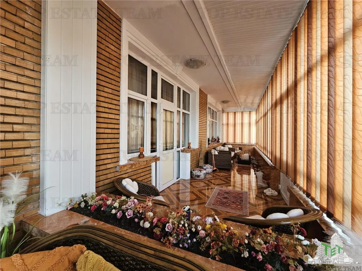 Casa spatioasa si versatila de vanzare in Eforie Nord - ideala pentru locuinta + afacere! - foto 9